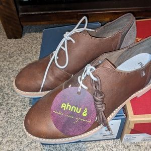 Ahnu Brown Oxford sz 9.5